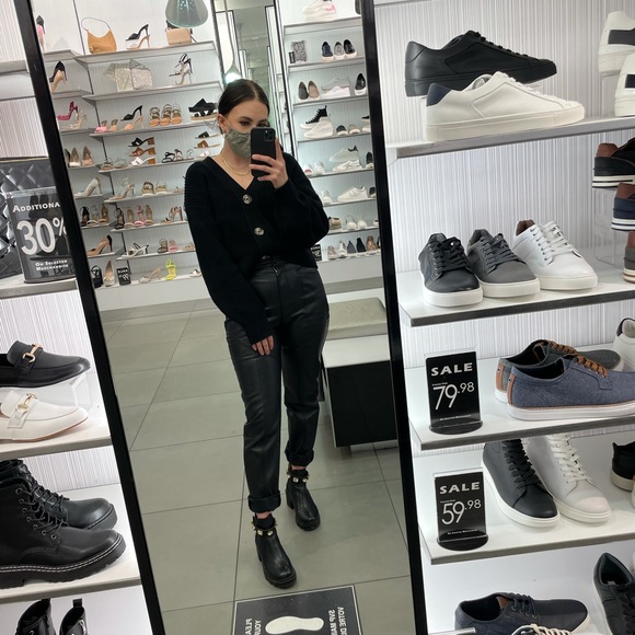 Meet your Posher, Sarah - Picture 1 of 1